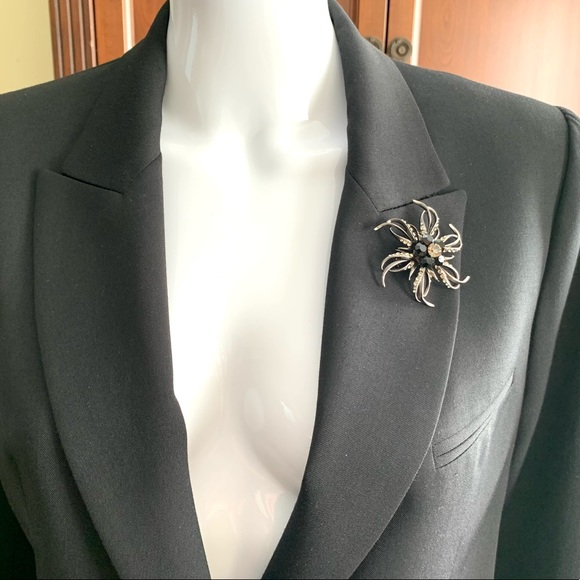 Vintage brooch pin back sparkling flower with shiny black beadings & rhinestones - Picture 2 of 12
